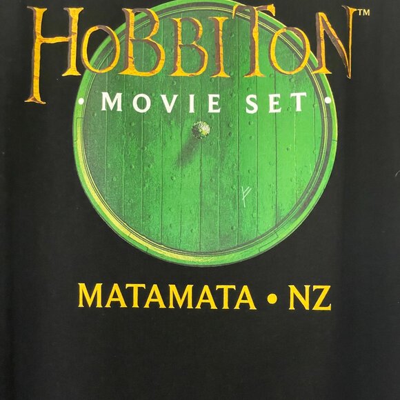 Hobbiton Movie Set T-shirt - Picture 6 of 6